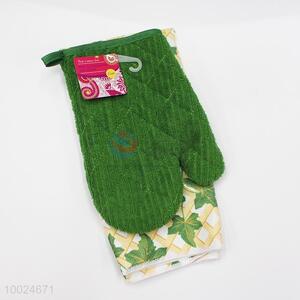 Green heat-resistant kitchen oven mitt with towel