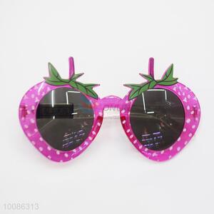 Strawberry shaped plastic glasses/glasses for party