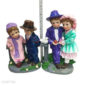 Wholesale Cheap Polyresin Decoration Sculpture in Couple Shape