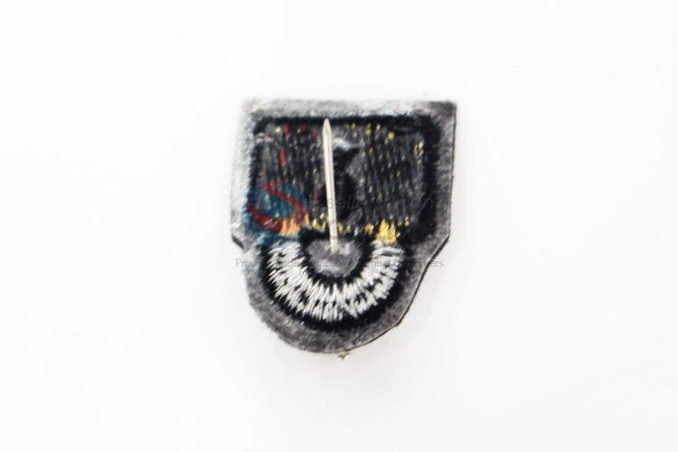 Fashionable lock shape embroidery badge brooch
