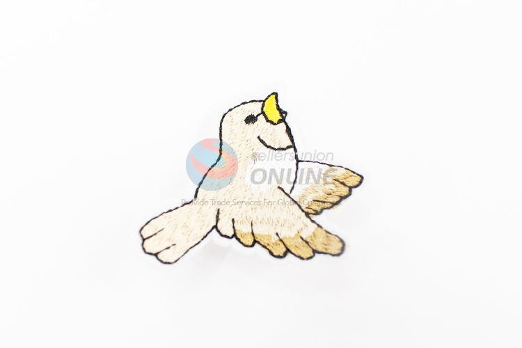 Cheap wholesale bird shape embroidery badge brooch