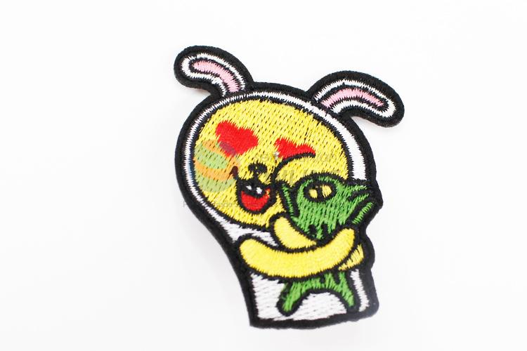 Hot selling rabbit shape embroidery badge brooch