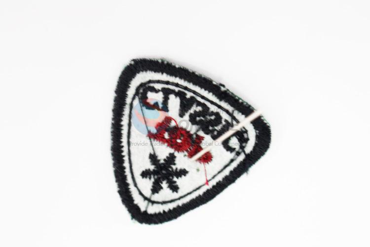 Fashionable cheap promotional embroidery badge brooch