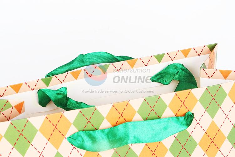 Popular Gift Bag/Paper Packing Bag with Green Ribbon Handle