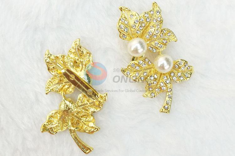 Pretty Cute Rhinestone Brooch Pin with Pearls