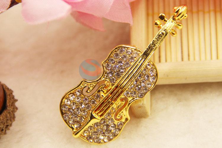 High Quality Crystal Breastpin Brooch in Guitar Shape