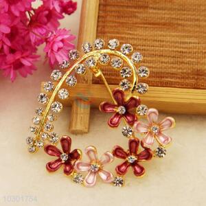 Elegant Decorated Crystal Rhinestone Brooch in Heart Shape