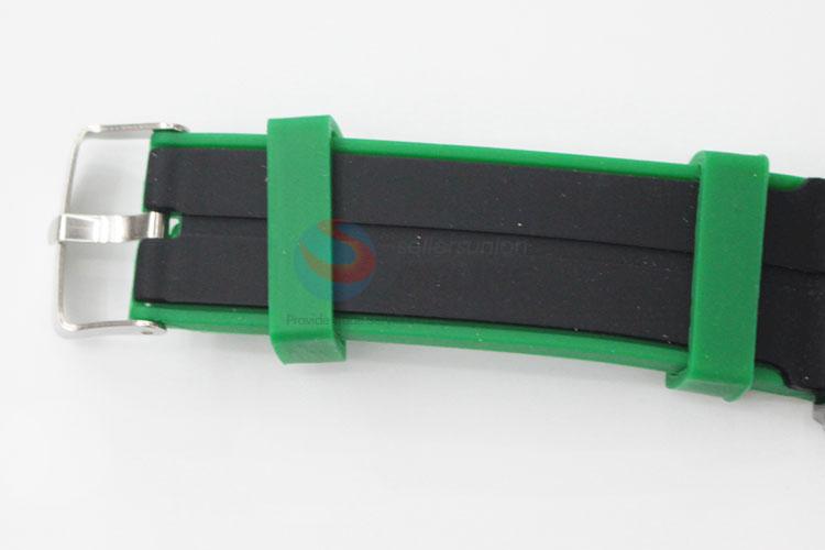 New Design Simple Mens Watch with Silicone Strap