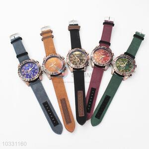 Customized New Arrival Mens Watch with Silicone Strap