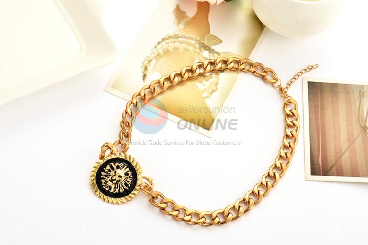China manufacturer low price lion head short necklace