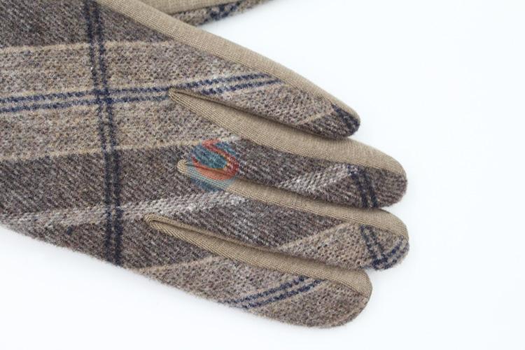 Delicate design good quality women winter warm plaid gloves