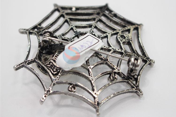 Comfortable spider's web brooch