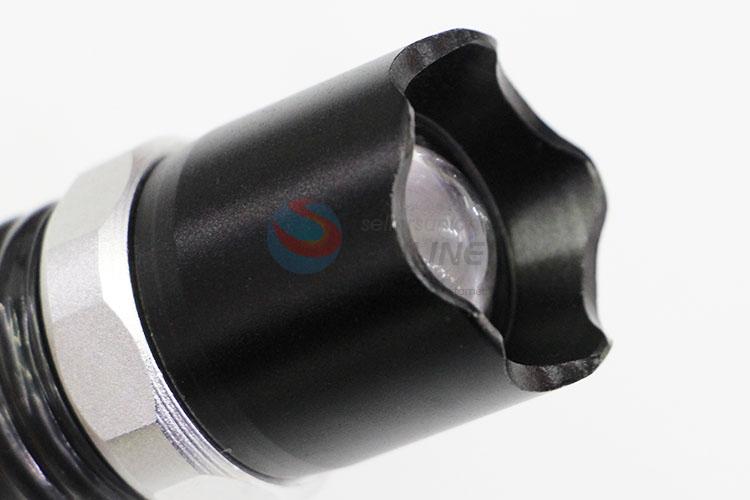 Wholesale Cheap Price Outdoor Light Flashlight with XPE Lamp Bulb