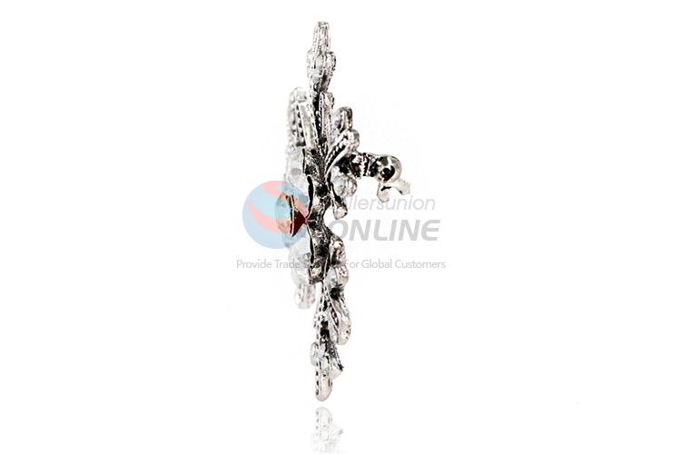 Bottom price snowflake shape alloy brooch