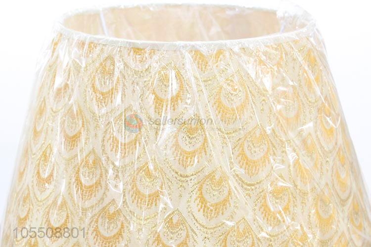 Exquisite fashion crystal desk lamp with peacock feather pattern lampshade