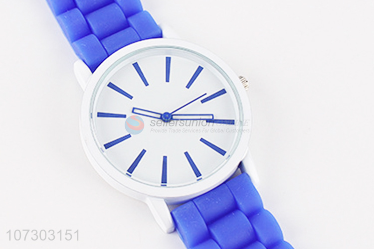 Latest Soft Silicone Watchband Fashion Men Wristwatch