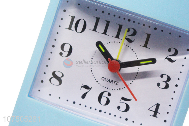 Promotion Price Battery Powered Plastic Table Quartz Alarm Clock