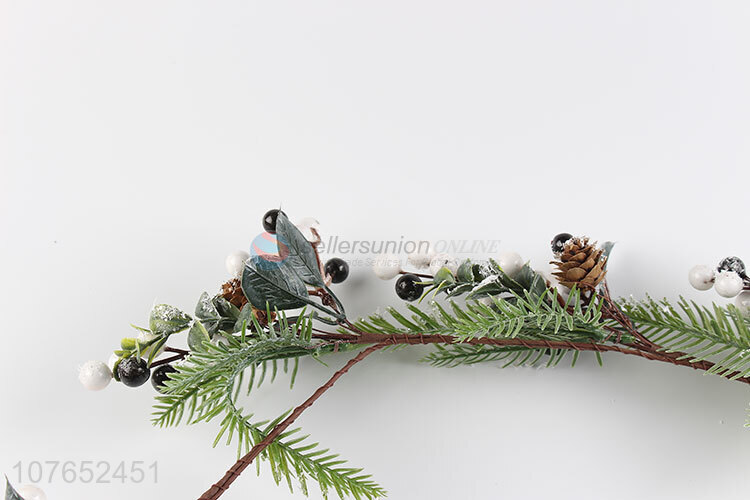 Simulation of green leaves and ginkgo snowflake decoration Christmas wreath