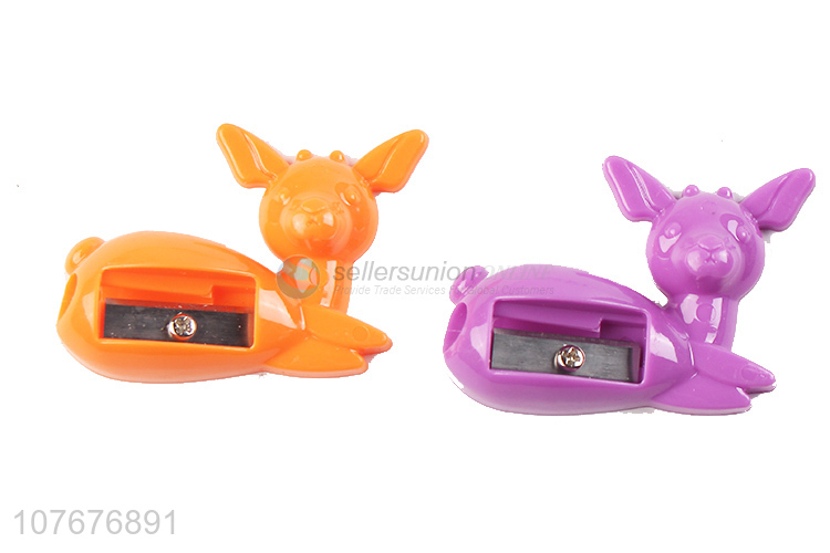 High quality school stationery deer shape plastic pencil sharpener