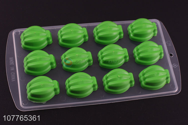 Wholesale banana shape silicone ice cube tray ice block mold