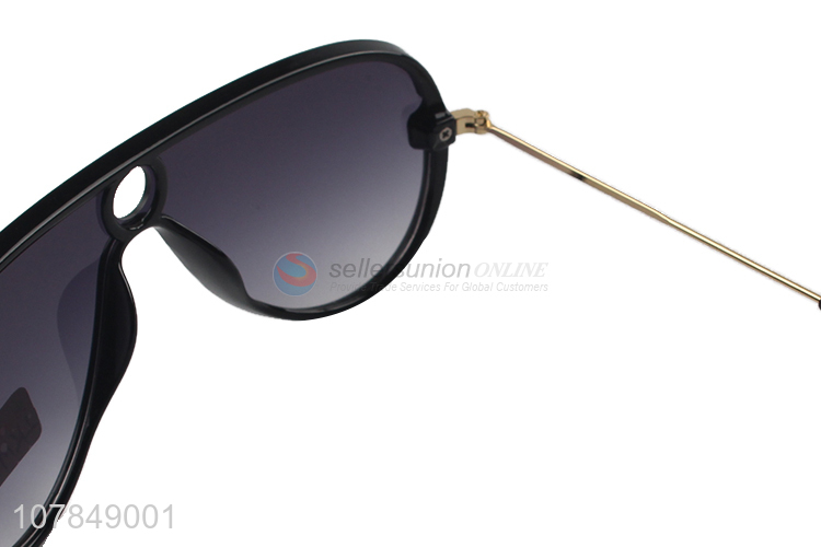 Fashion Style Plastic Sunglasses Cool Eyewear For Sale