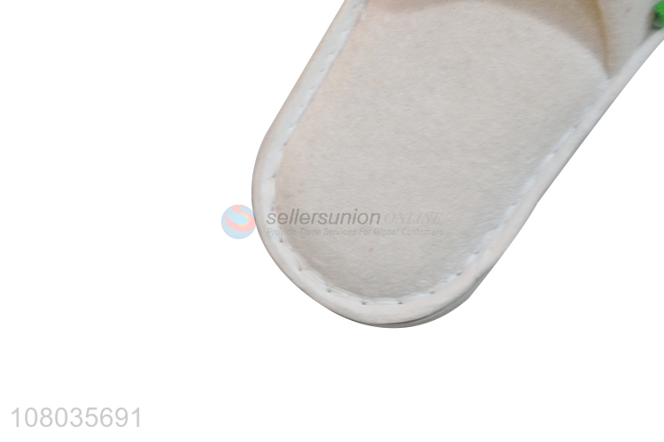 Factory direct sale white hotel universal disposable slippers