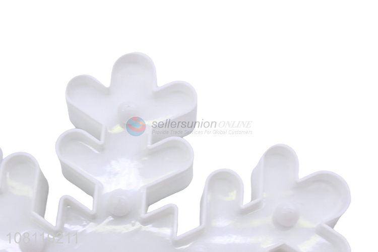 Yiwu wholesale white creative snowflake decoration for home