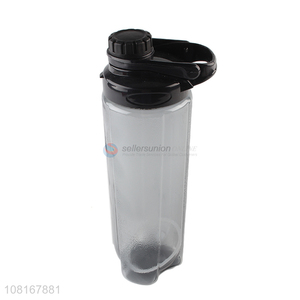 Simple Style Plastic Water Bottle With Handle For Sports