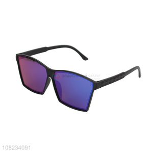 Yiwu wholesale fashion discolor PC sunglasses for travel