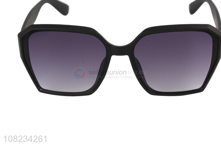 Yiwu wholesale fashion sunglasses outdoor travel sunglasses