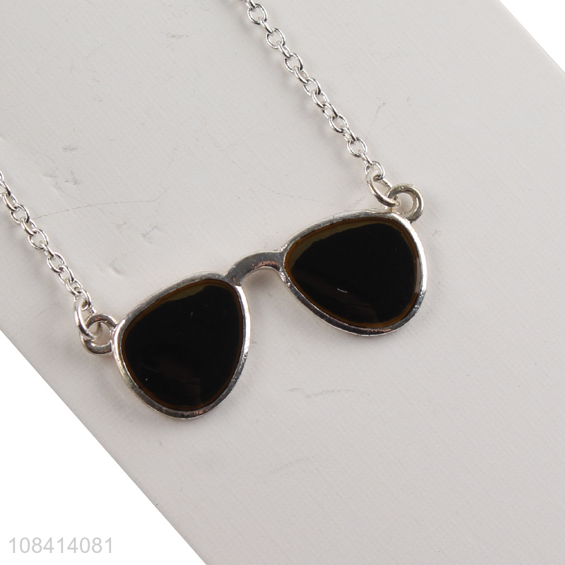 Wholesale silver clavicle chain cute sunglasses necklace