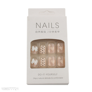 Online wholesale women cute nail decoration fake nails