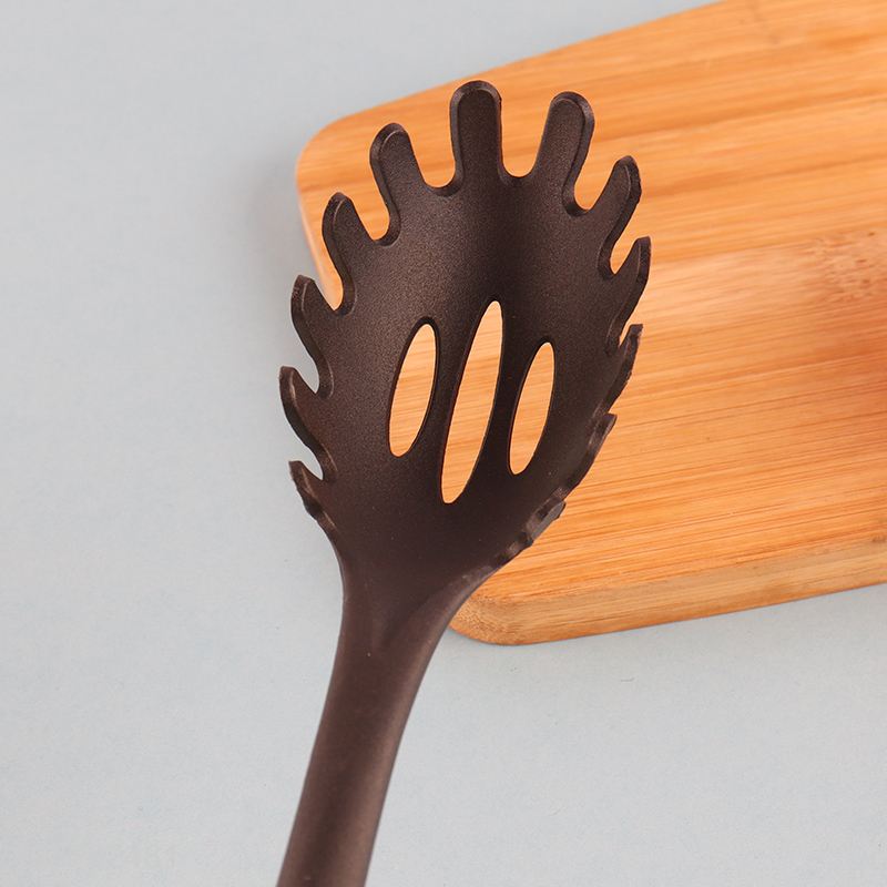 New arrival kitchen utensils nylon spaghetti spatula