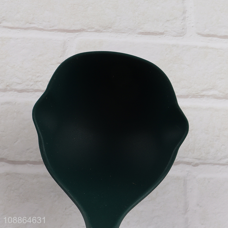 Good quality heat resistant silicone soup ladle with plastic handle