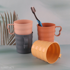 Factory supply multicolor plastic bathroom mouthwash cup with handle