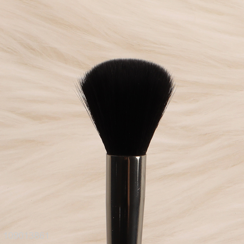 Good selling professional makeup brush powder brush with plastic handle