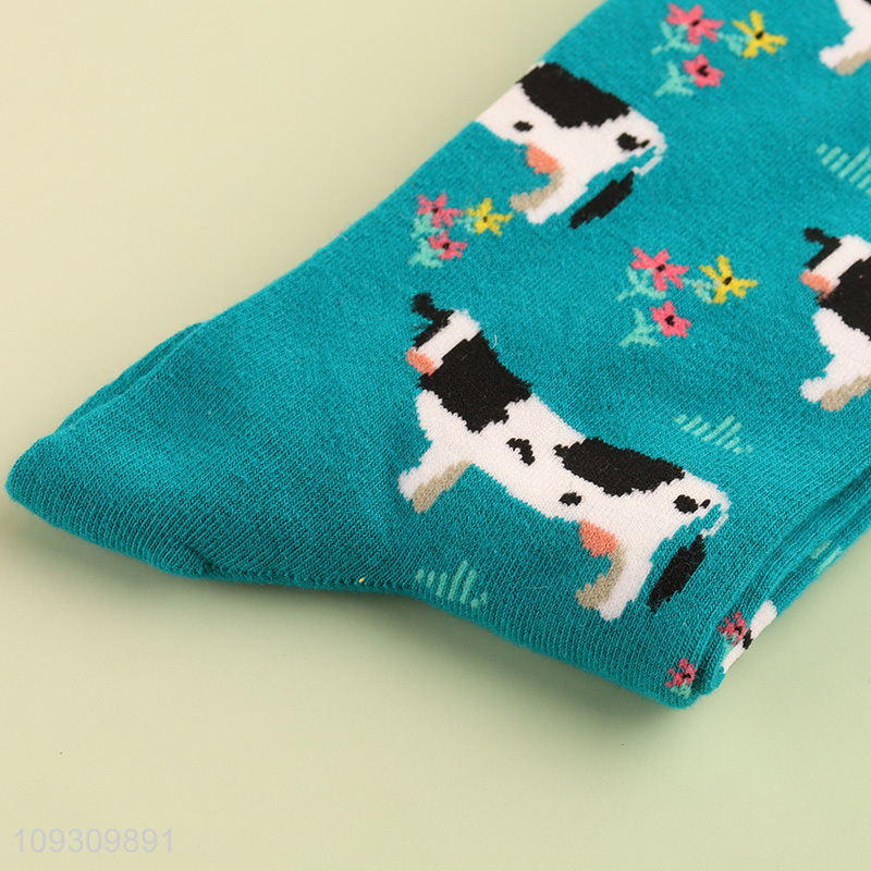 Online wholesale fashion breathable cotton socks women crew socks