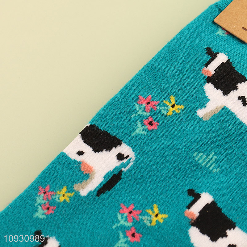 Online wholesale fashion breathable cotton socks women crew socks